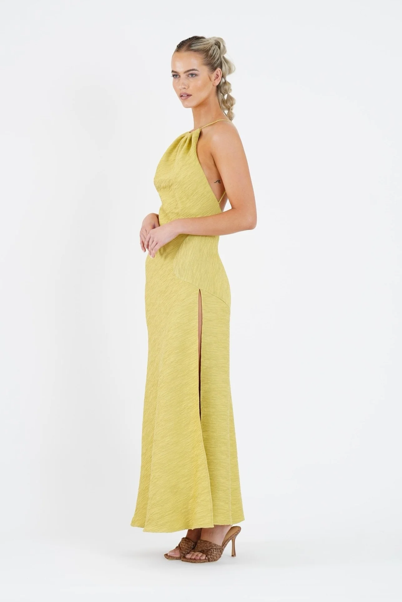 CAPRICORN DRESS IN GOLDEN STRAW - Image 3