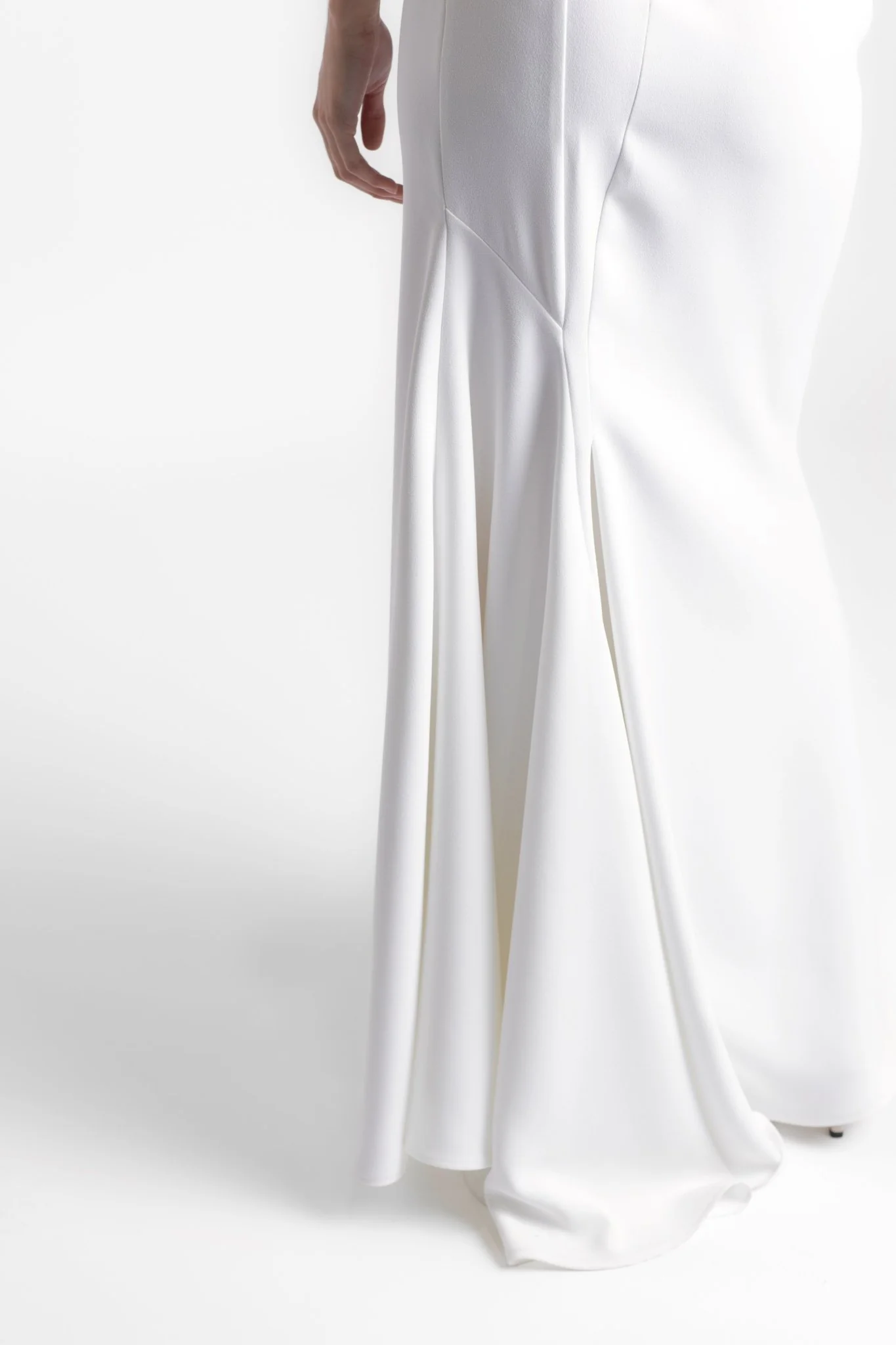 DAKOTA GOWN IN IVORY CREPE - Image 18