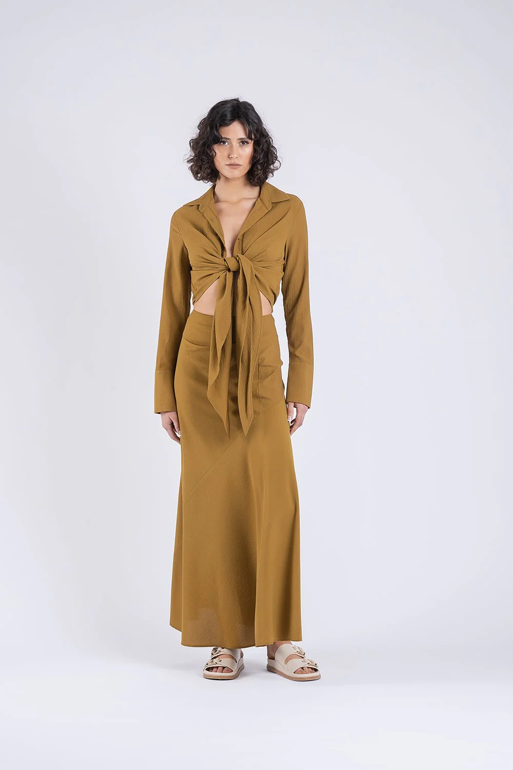 LANA WRAP IN TERRA NOVA - Image 4