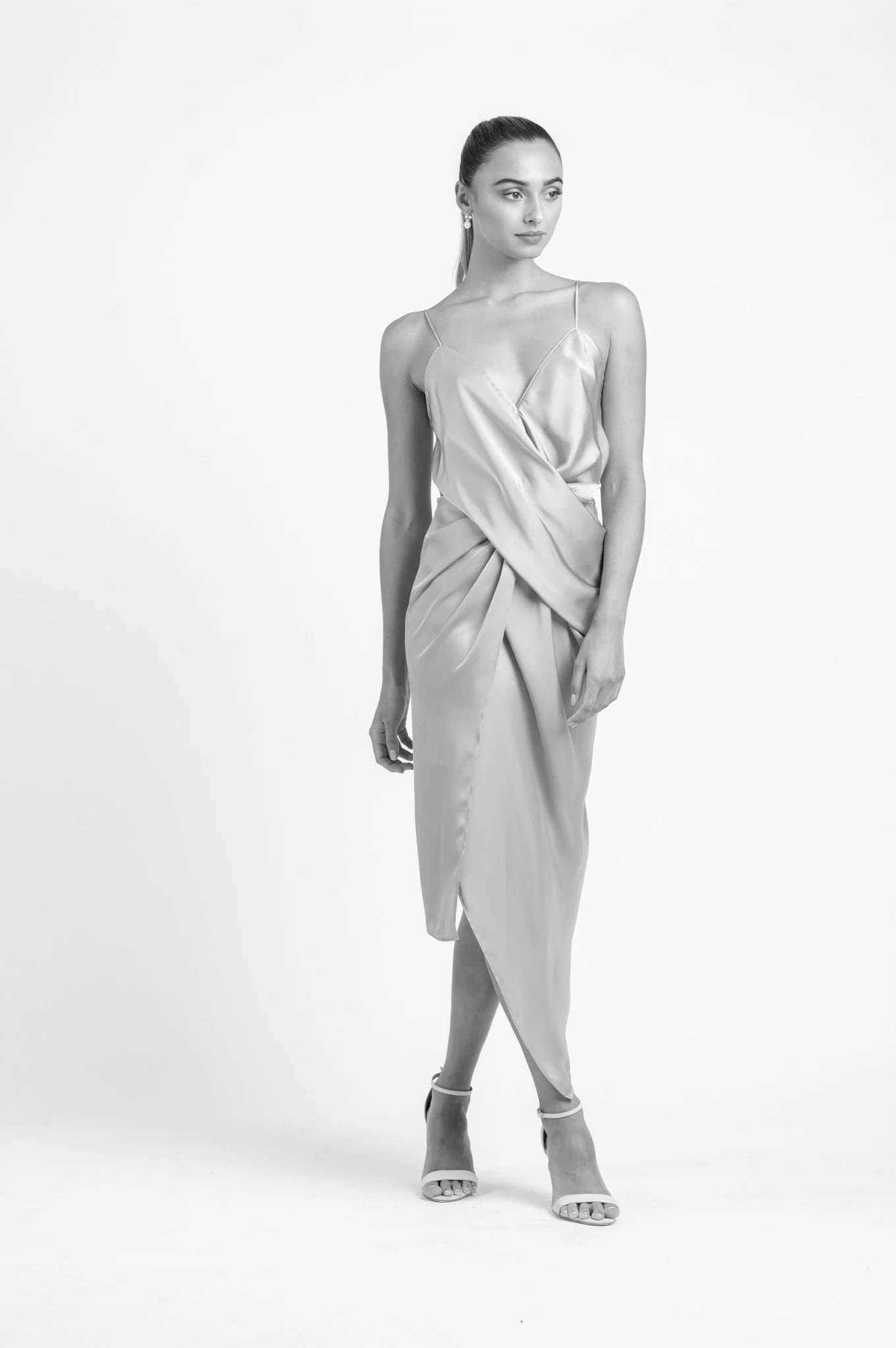 LE LUXE MIDI IN BLACK AIR - Image 5
