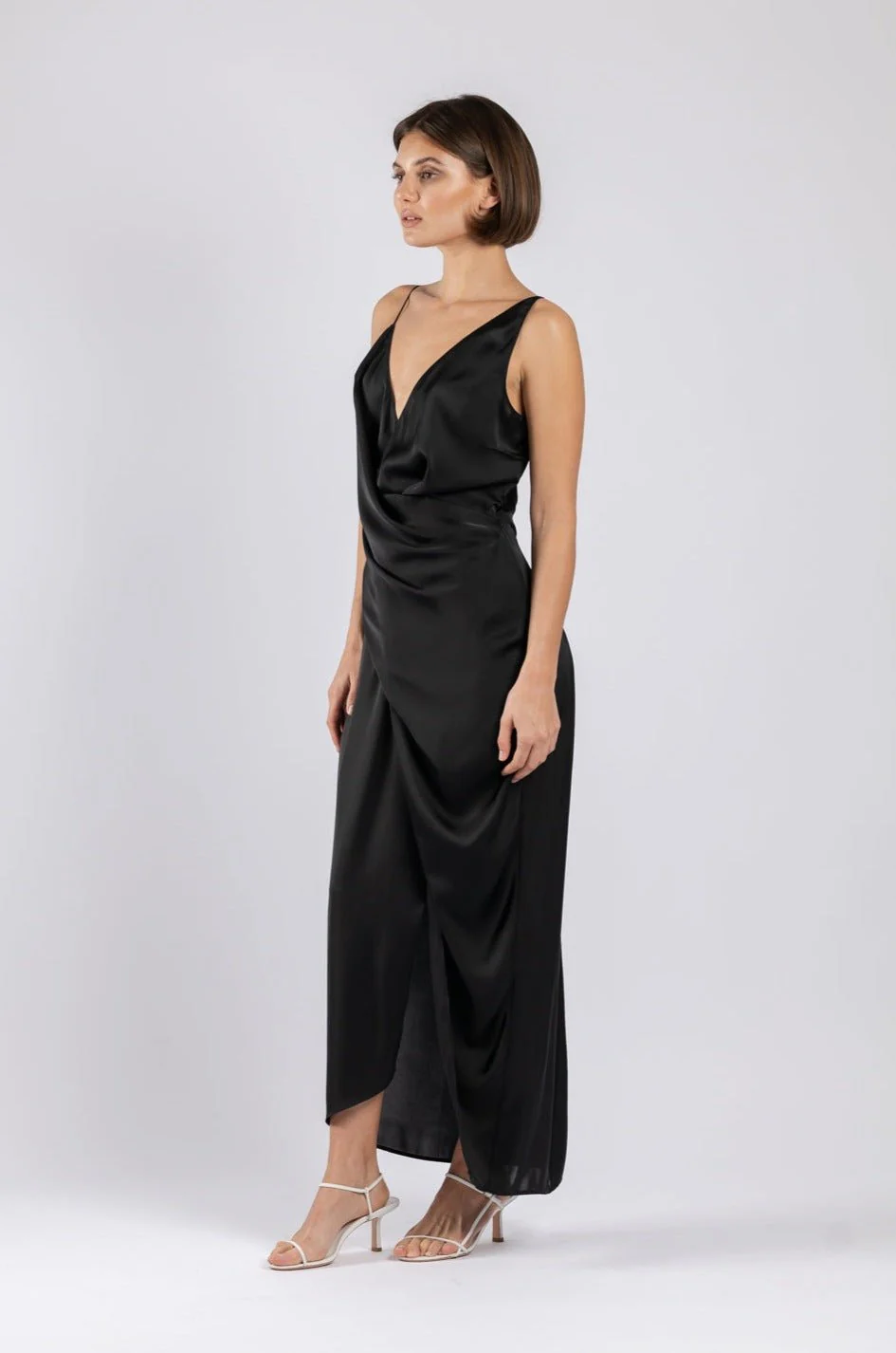 THE STATUS DRESS IN BLACK AIR - Image 4