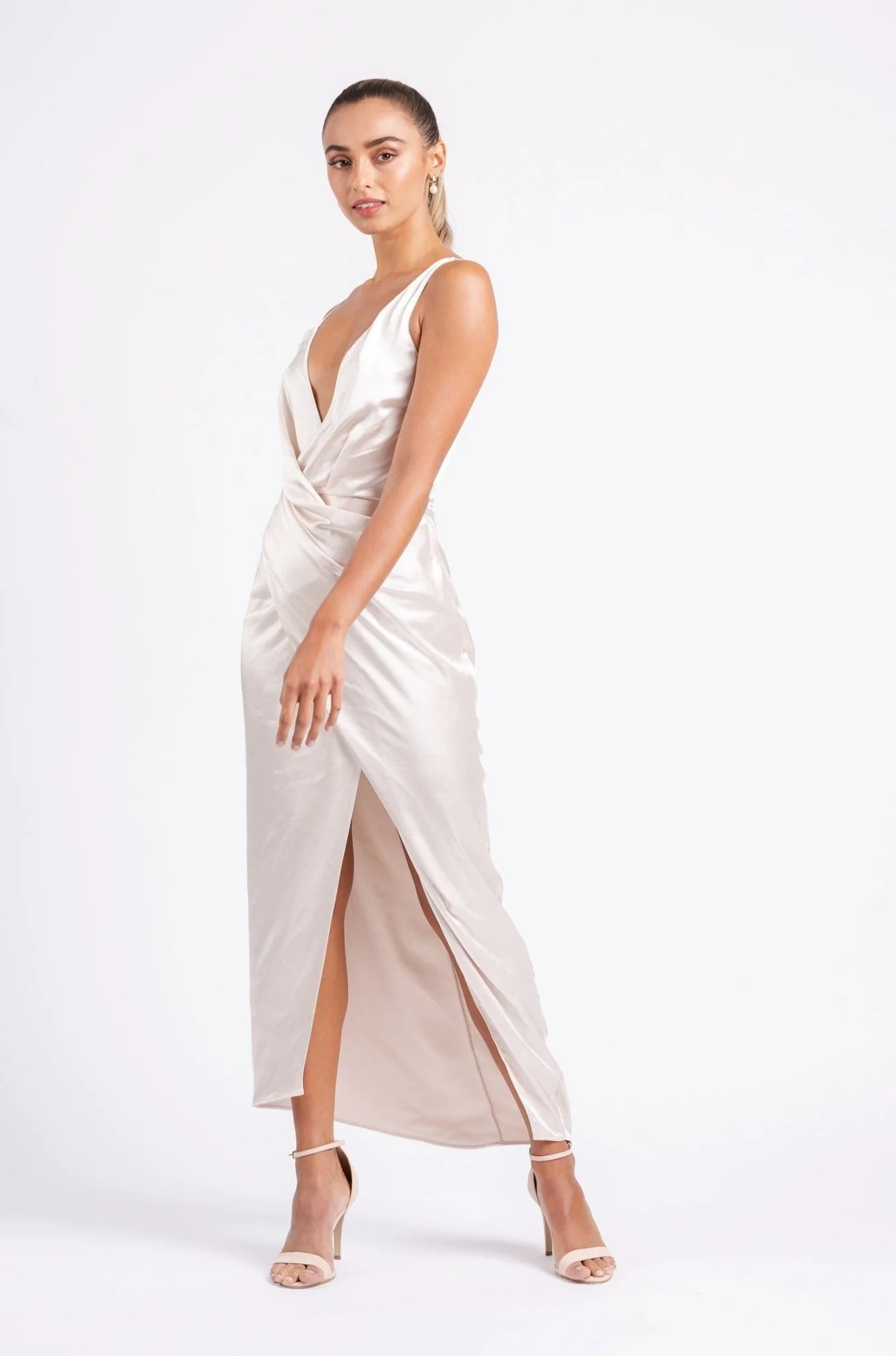 THE STATUS DRESS IN MOTHER OF PEARL - Image 3