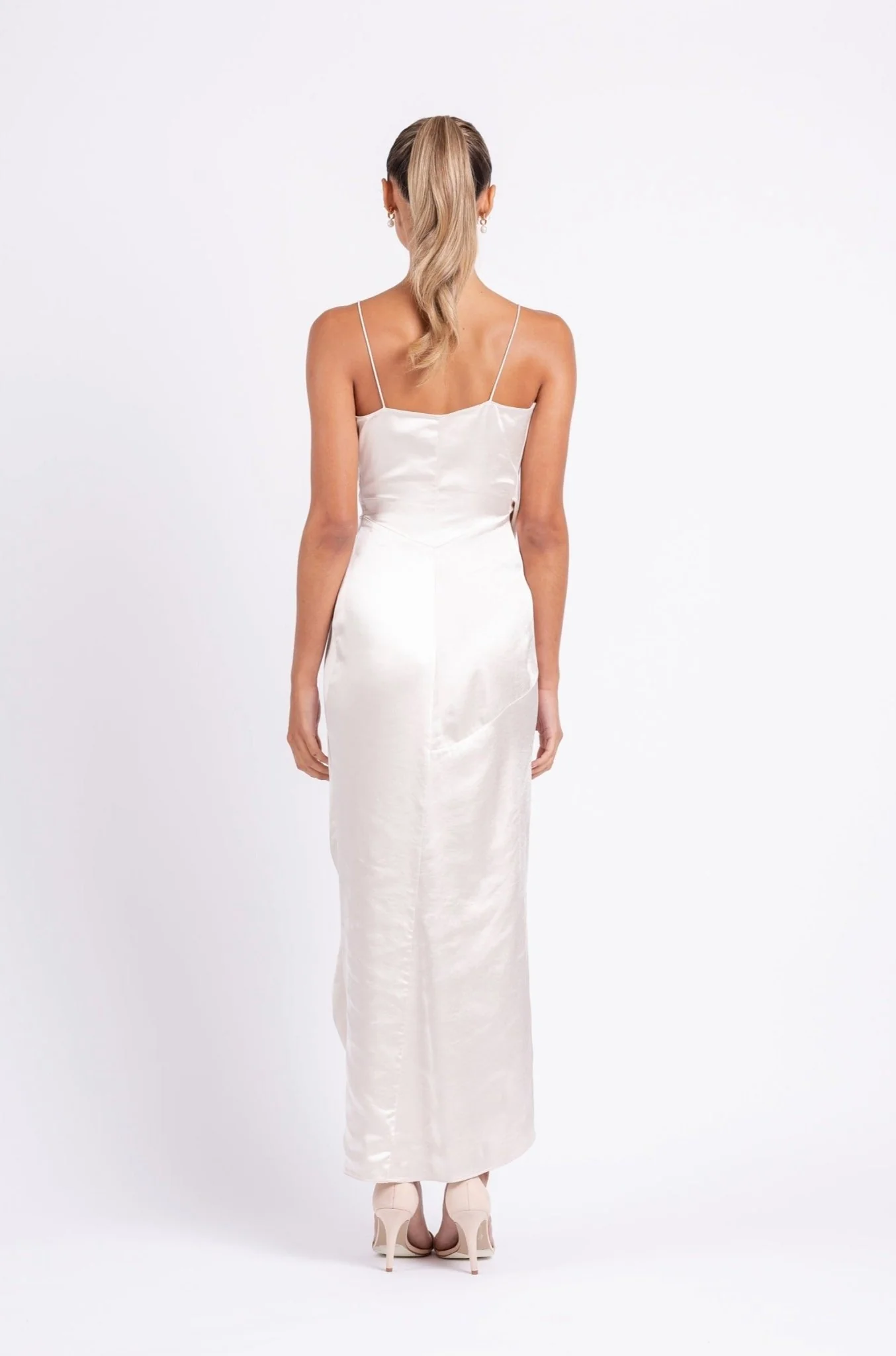 THE STATUS DRESS IN MOTHER OF PEARL - Image 4
