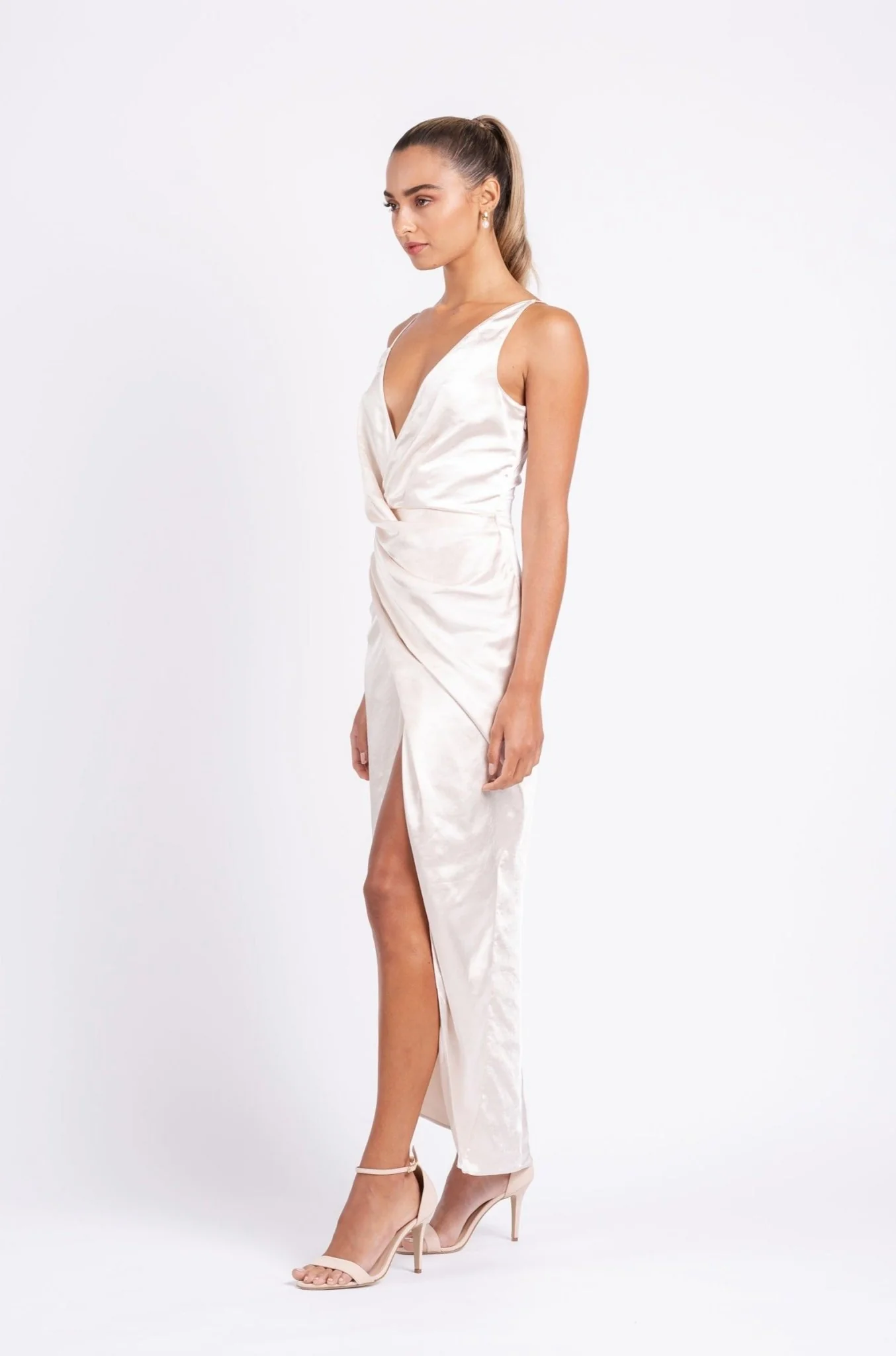 THE STATUS DRESS IN MOTHER OF PEARL - Image 5