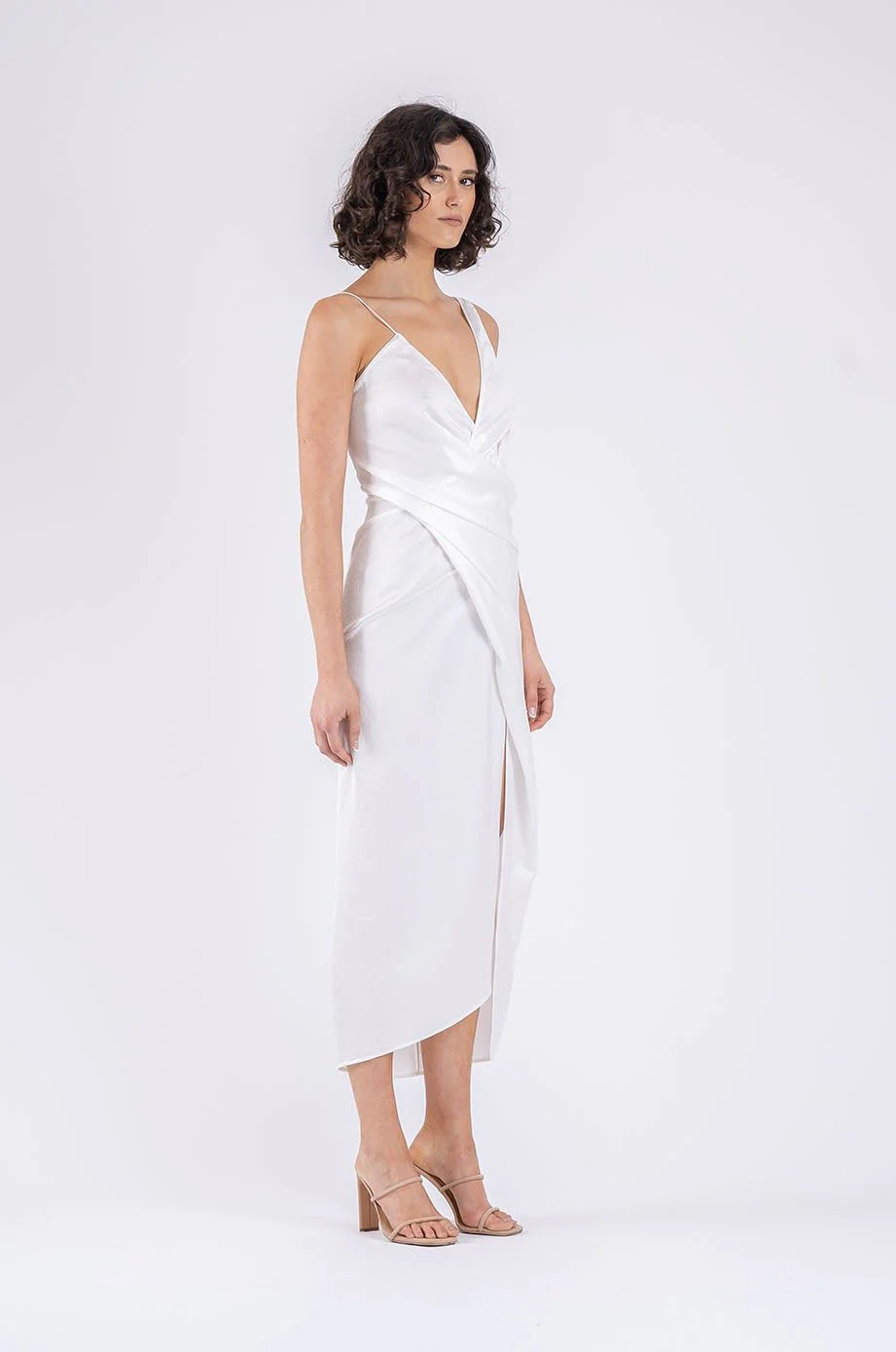 THE STATUS DRESS IN WHITE ON WHITE - Image 5
