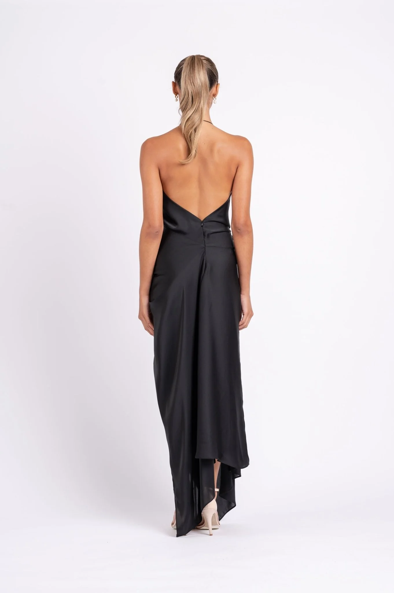 THE SURREAL DRESS IN BLACK AIR - Image 3