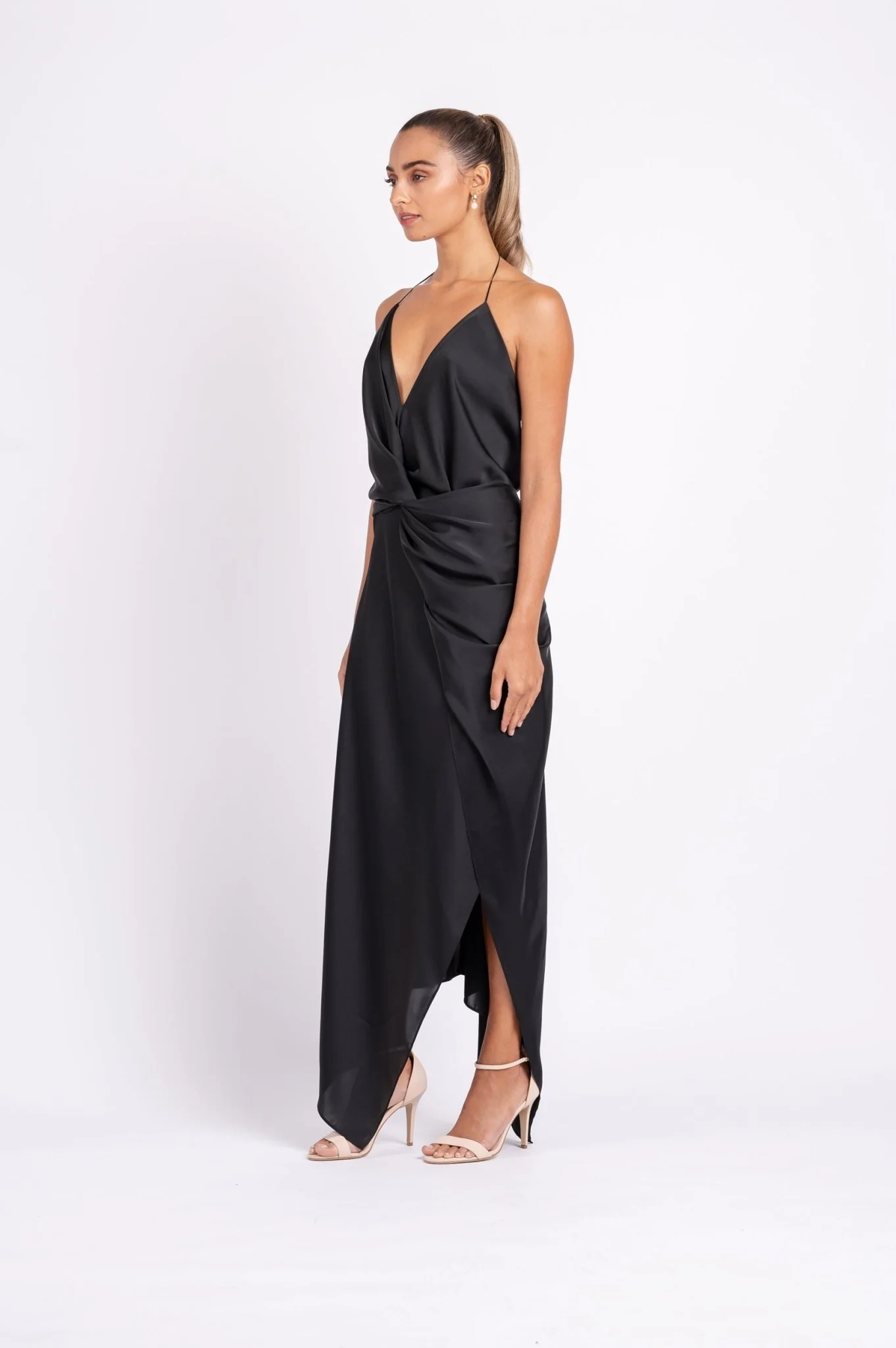 THE SURREAL DRESS IN BLACK AIR - Image 4