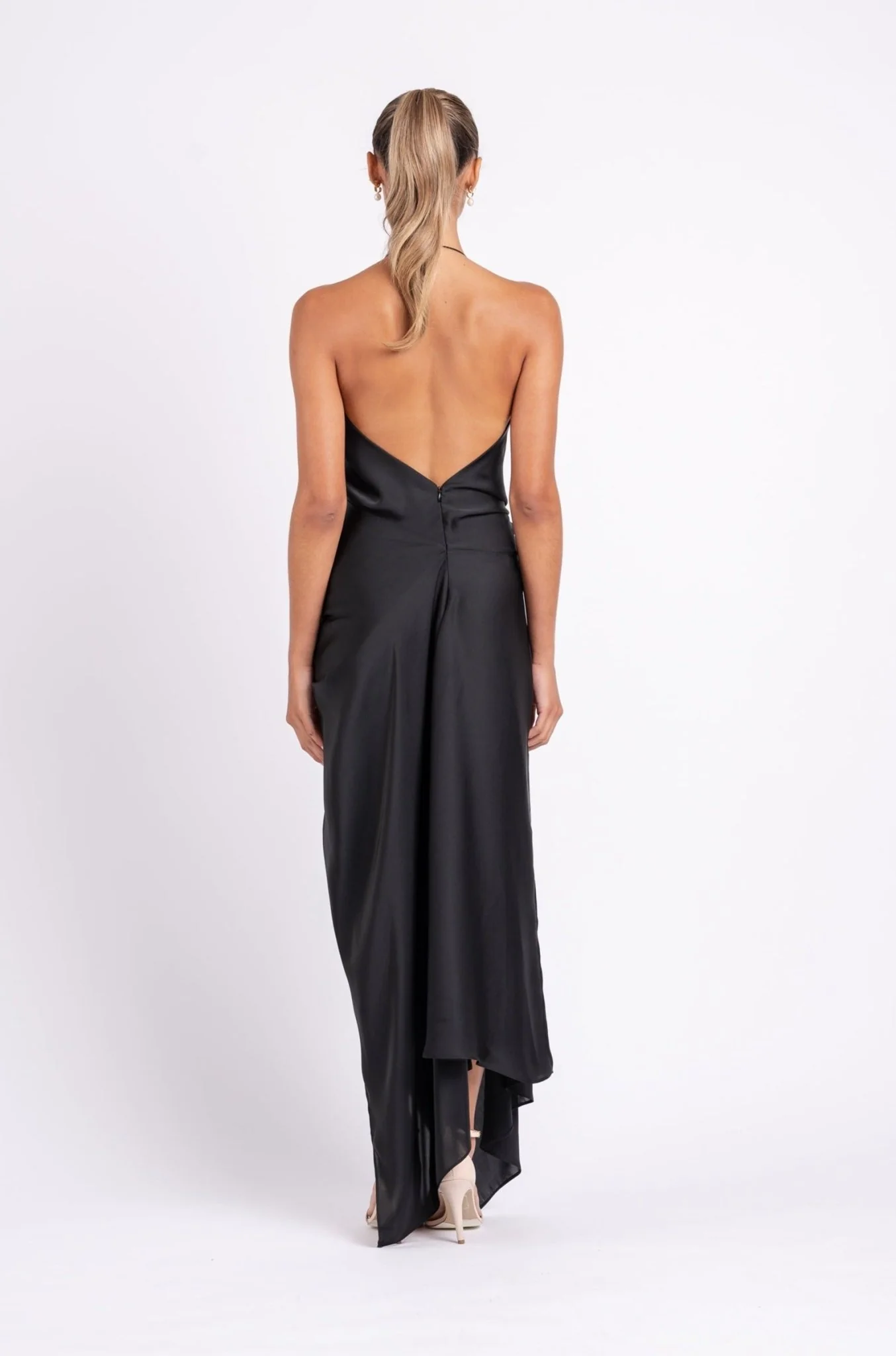 THE SURREAL DRESS IN BLACK AIR - Image 2