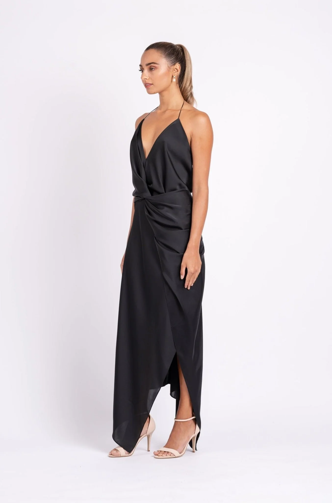 THE SURREAL DRESS IN BLACK AIR - Image 3