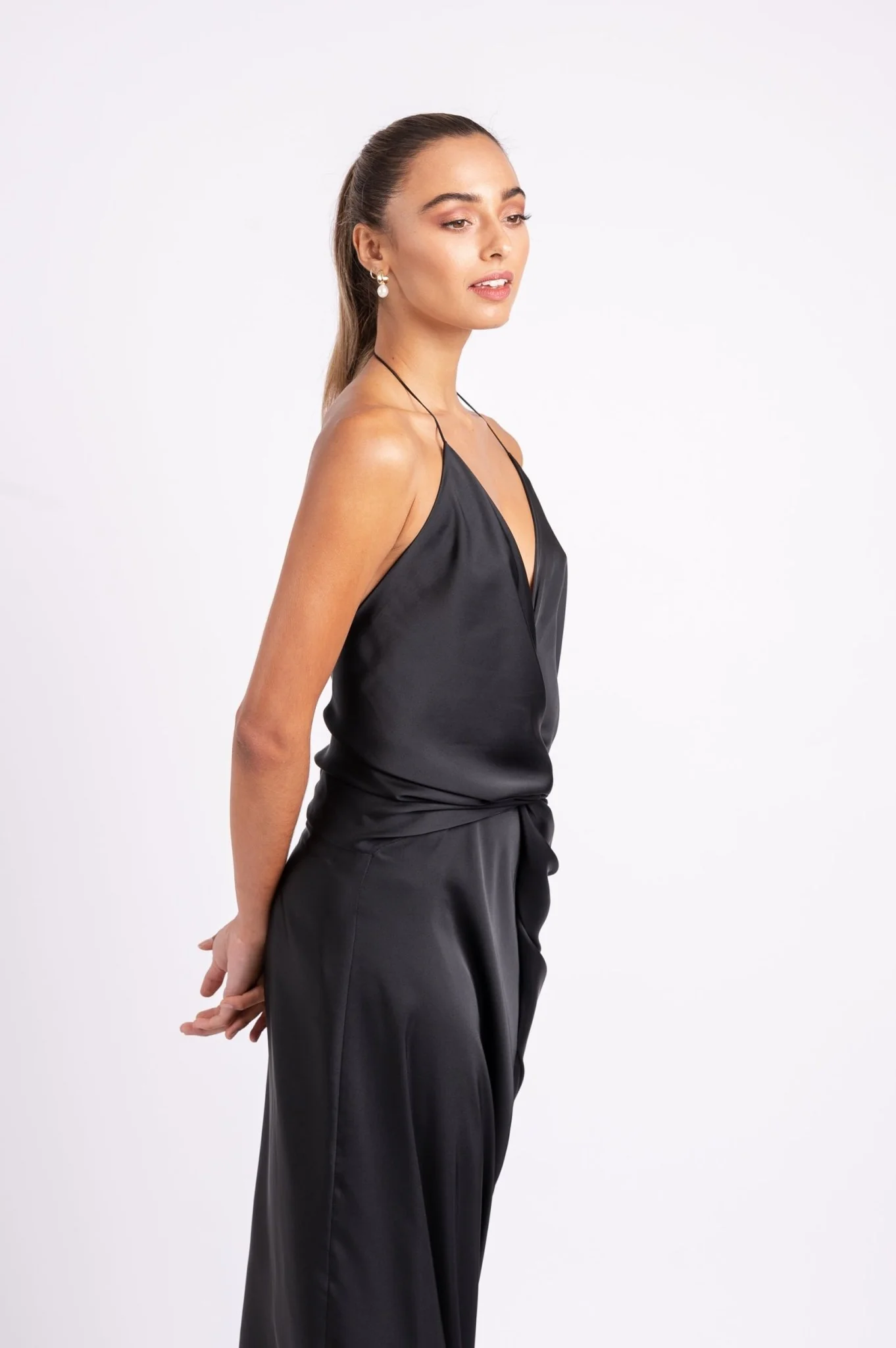 THE SURREAL DRESS IN BLACK AIR - Image 7