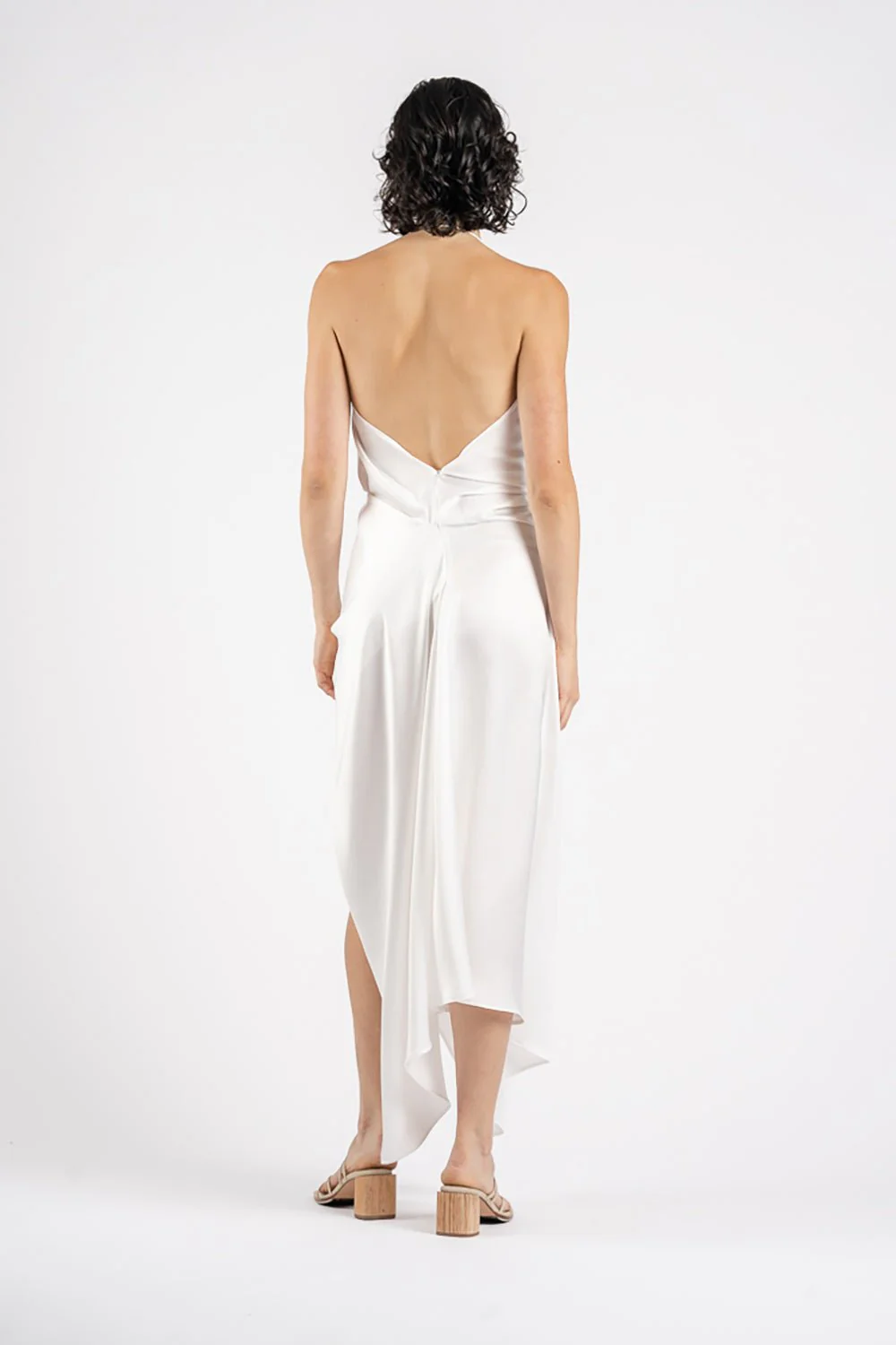 THE SURREAL DRESS IN WHITE ON WHITE - Image 2