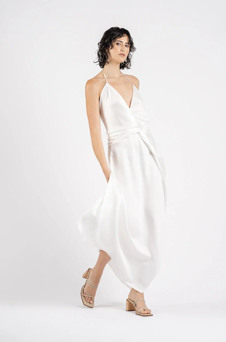 THE SURREAL DRESS IN WHITE ON WHITE - Image 4